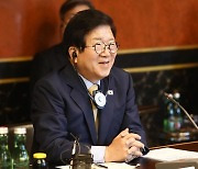 박병석 의장, 유럽서 17개국 '연쇄 회담' 강행군 이유는.. "문 대통령 권유"
