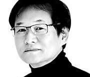 [삶의 향기] 크레파스에 눈먼 응원가 '저쪽 편은 못 해라'