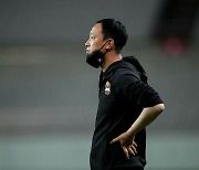 Park Jin-sub steps down as Seoul coach as woes continue