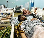 '탈레반'이 장악한 아프간..의료시설 90% '폐쇄' 위기 직면