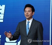 '체인지 대한민국, 3대 약속' 발표하는 장성민 후보