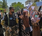 '옛날의 아프간이 아니다'..죽음 각오한 여성들, 잇단 反탈레반 시위
