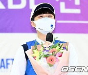 방보람 '1라운드 5순위로 우리은행 입단' [사진]