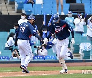 삼성, KBO리그 최초 팀 4900홈런 달성..주인공은 구자욱