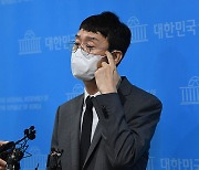 '고발사주' 자칭 제보자 "김웅이 '대검에 고발장 접수하라'고 말했다"