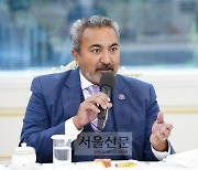 "대선 앞두고 있는 한국, 北과 대화 위험한 시점"