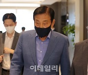 [포토] 간담회 참석하는 김정태 하나금융 회장