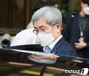 금융지주회장 간담회 마치고 차량 오르는 고승범 금융위원장