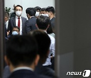 [속보] 공수처, 김웅 사무실 압수수색 불발..11시간30분 대치