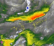 [날씨] 14호 태풍 찬투 '매우 강' 세력 유지하며 북상 중
