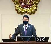 본회의 진행하는 곽도영 강원도의회 의장