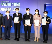 자살 예방에 공헌한 배우 손현주, 복지부 장관 표창
