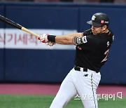 호잉, 문용익 상대 동점 솔로포 '쾅'..시즌 4호