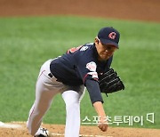 '박세웅 9승+안치홍 솔로포' 롯데, SSG에 4-3 승리