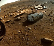암석에 구멍 뚫어 시료 얻었다..화성에서 무슨 일이