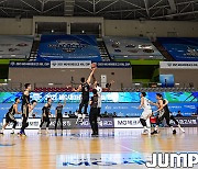 [JB포토] 2021 MG새마을금고 KBL컵대회, 한국가스공사와 상무의 경기 점프볼