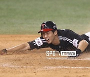 [포토S] '동점 득점' 김용의, 대주자 임무 완수!