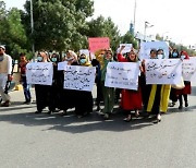 탈레반 교육장관 "여성 고등교육 가능.. 남녀공학은 금지"