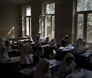 탈레반 "女 교육 허가"..남녀공학 없애고 히잡 의무화