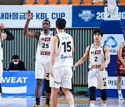 '라렌 18점' KT, 외국선수+오세근 빠진 KGC 대파..컵대회 첫 승