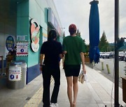김혜수, 사진 앱으로 다리길이 늘렸나?..비현실적 몸매 [★SHOT!]