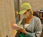 '윤곽주사 시술' 맹승지, 초록 패션으로 더한 자신감 "언니와 데이트"
