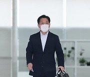 북핵대표협의 위해 출국하는 노규덕 본부장