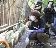 사육 곰 보호시설 점검하는 한정애 장관
