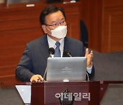 [포토]정치분야 대정부질문, '답변하는 김부겸 국무총리'
