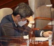 [포토]정치분야 대정부질문 출석한 이인영 장관