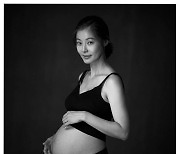 '벌써 만삭' 윤소이, 결혼 4년 만에 임신 깜짝 공개 "곧 만나러 갑니다"