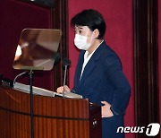 '부친 부동산 의혹' 윤희숙 사퇴안, 본회의서 의결(종합)