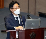'대정부 질문' 출석해 답변하는 박범계 장관