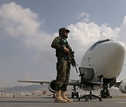 파키스탄 여객기, 카불공항 착륙..탈레반 장악 이후 첫 국제선