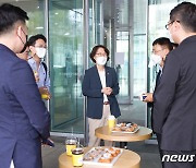 청년 창업기업 대표자 만난 임혜숙 장관