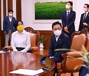 박병석 국회의장과 대화 나누는 배진교 원내대표