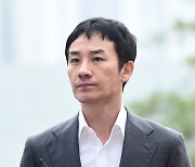 엄태웅, '마지막 숙제'로 활동 재개..4년 만에 복귀