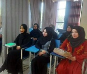 탈레반 "남녀 분리 수업·권선징악부 부활"..여성 인권은?