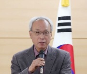 문성현 경사노위 위원장 2023년 9월까지 연임