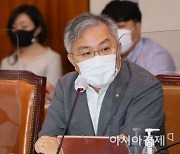 최강욱, 尹 등 7명 고소.."정치검사가 망가뜨린 검찰 참담해"