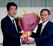일본 유권자 절반은 "차기 총리, '아베-스가 노선' 계승하지 말아야"