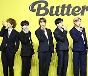 방탄소년단, 미국 MTV 어워즈 '올해의 그룹' 등 3관왕