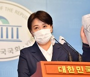 사퇴 선언 19일만에..'부친 부동산 의혹' 윤희숙 사직안 국회 가결[종합]