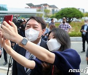 윤석열 측 "尹 아웃된다고 홍준표 결코 안 떠.. 뭘하든 관심 안 준다"