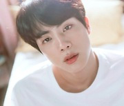 'FLOWER PETAL JIN' 방탄소년단 진 '어웨이크' 공개 5주년 맞아 전 세계 팬들 뜨거운 축하..'5YearsWithAwake'