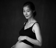 윤소이, 결혼 4년 만에 임신.."부끄럽지 않은 부모될 것"[전문]