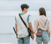 '경찰수업' 진영♥정수정, 손 꼭 잡은 풋풋한 새내기 커플