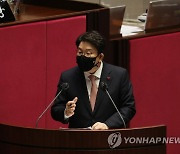 권성동 "조성은, 박지원에 고발장 캡처 보도前 전달했다 들어"