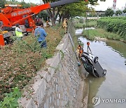 여수 중흥천서 승용차 추락