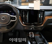 [포토]볼보 '신형 XC60'의 스티어링휠과 내비게이션